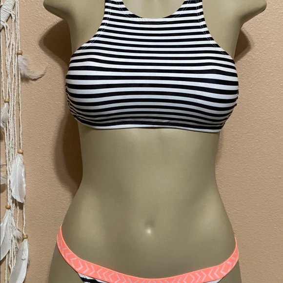 Bikini - Picture 2 of 6